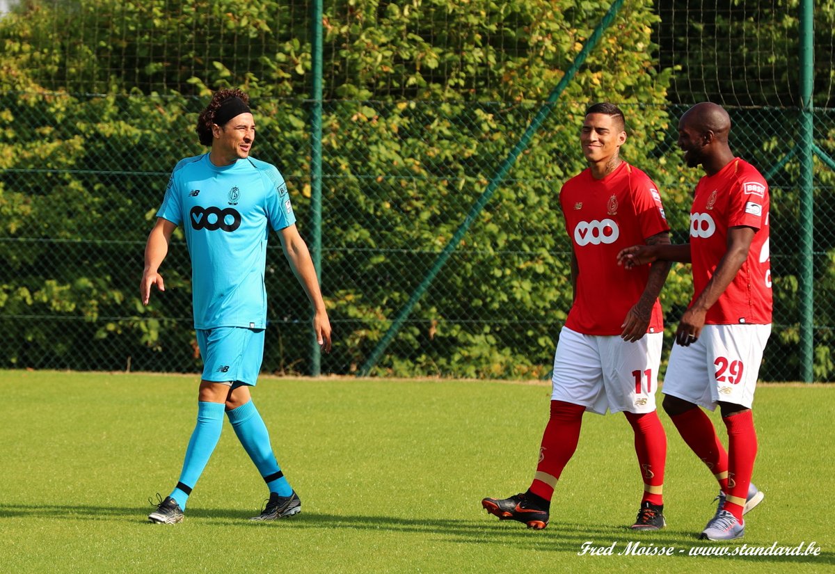 Guillermo Ochoa se unió a la pretemporada de su equipo (@Standard_RSCL)