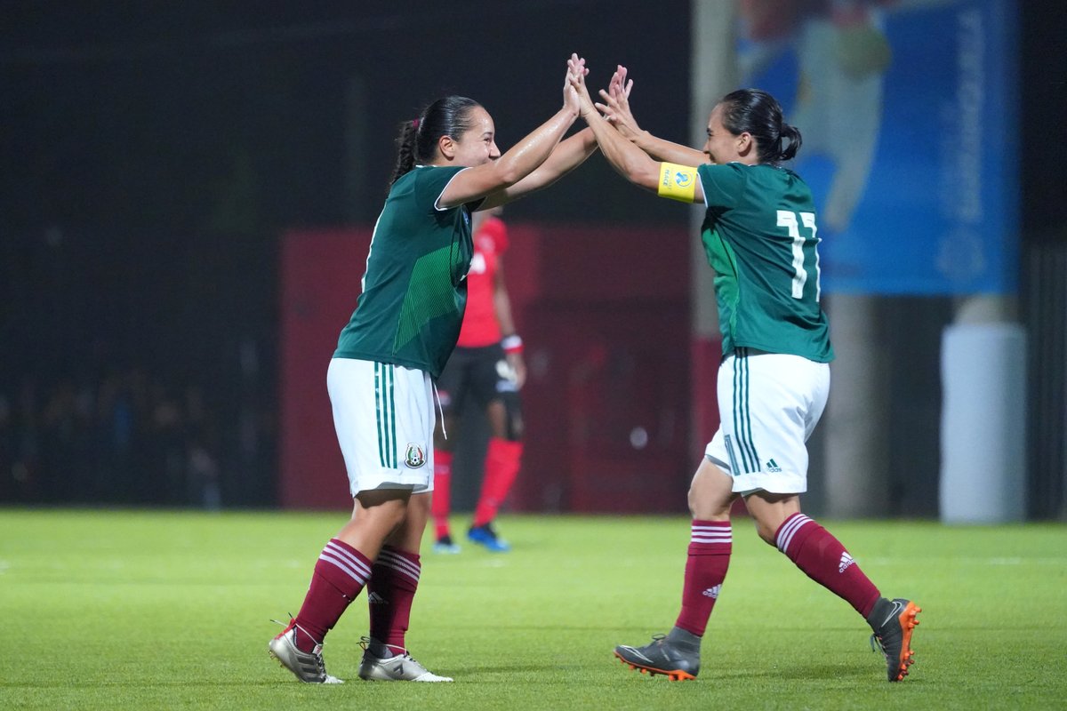 Jugadoras de México en festejo (@miseleccionmx)