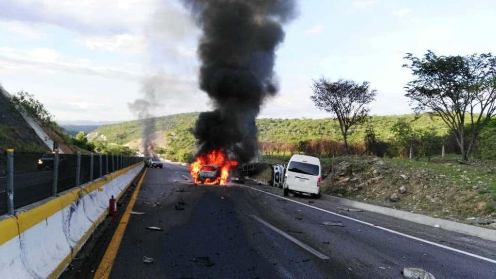 La vía está cerrada a la circulación, informó Protección Civil de Guerrero. (Rogelio Agustín)