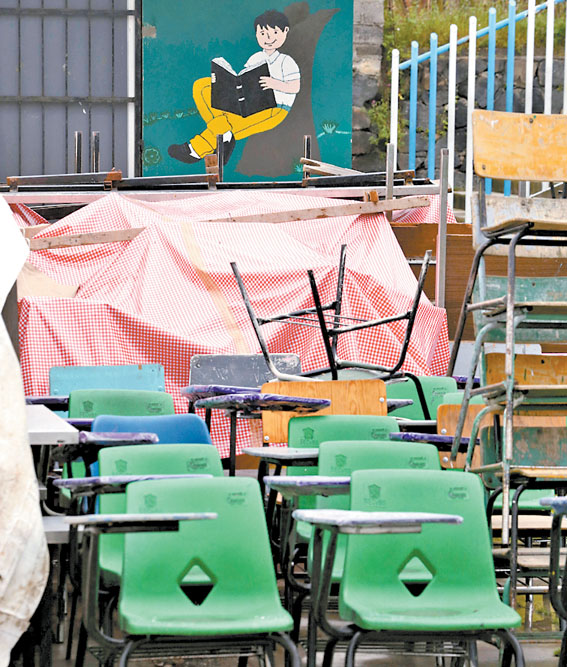 Continúa la reparación de planteles educativos. (Octavio Hoyos)