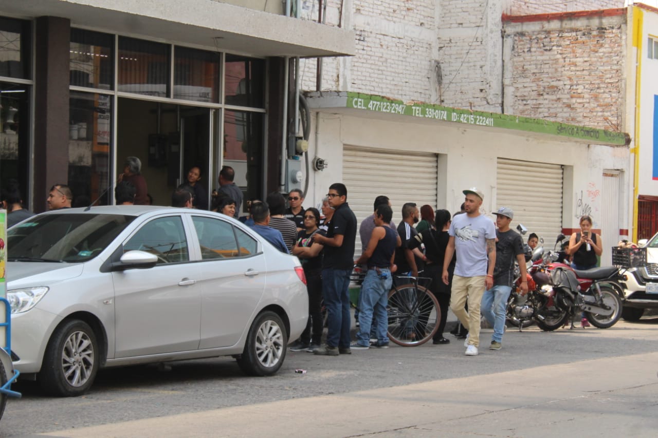 Familiares y amigos despiden a los hermanos fallecidos en accidente