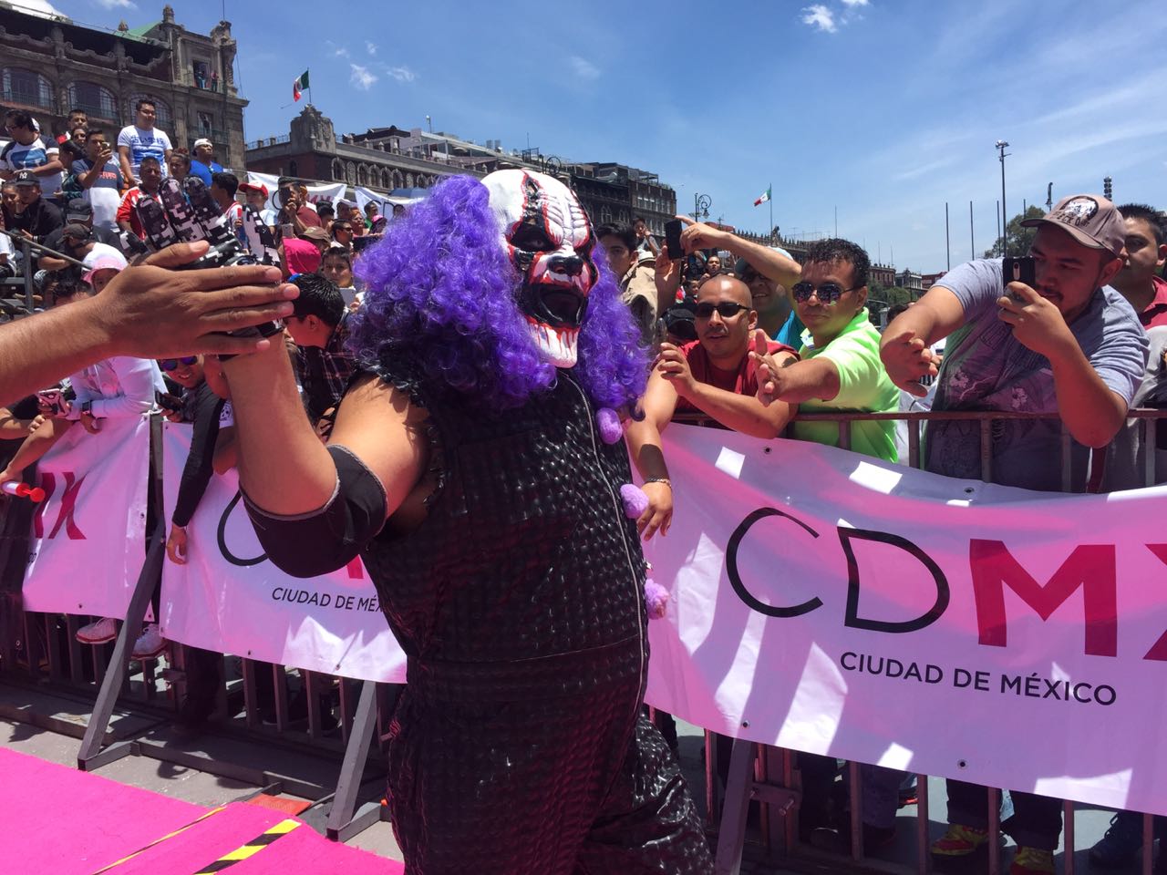 Llegan los luchadores al Zócalo capitalino (Fanny Miranda)