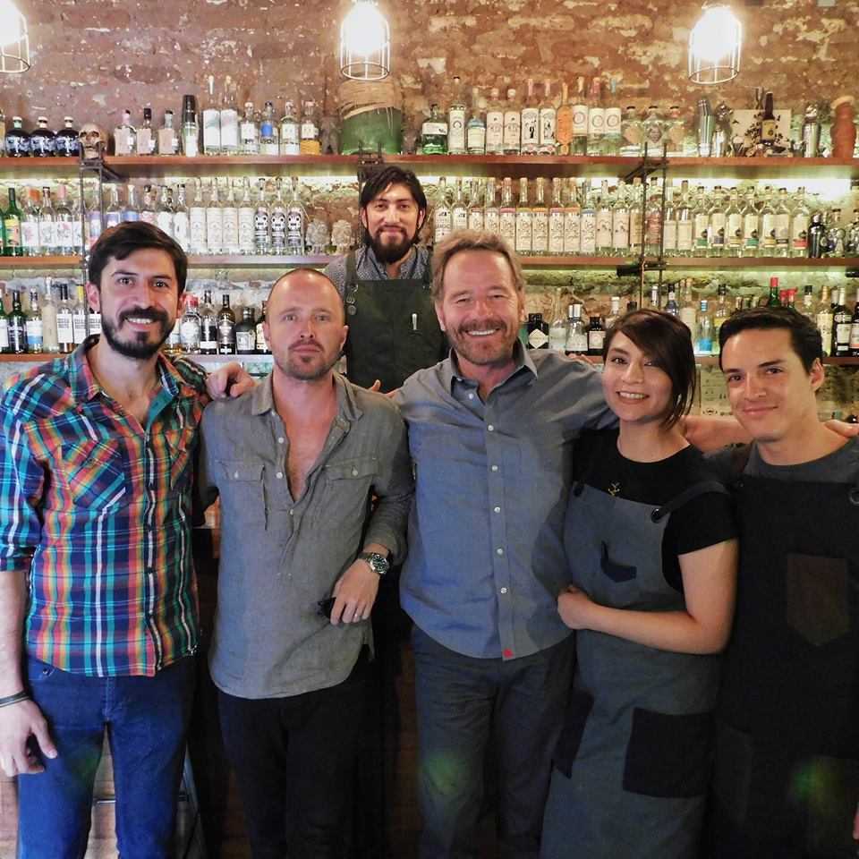 Bryan Cranston y Aaron Paul están en Oaxaca. (Foto: Facebook @SabinaSabeOaxaca)