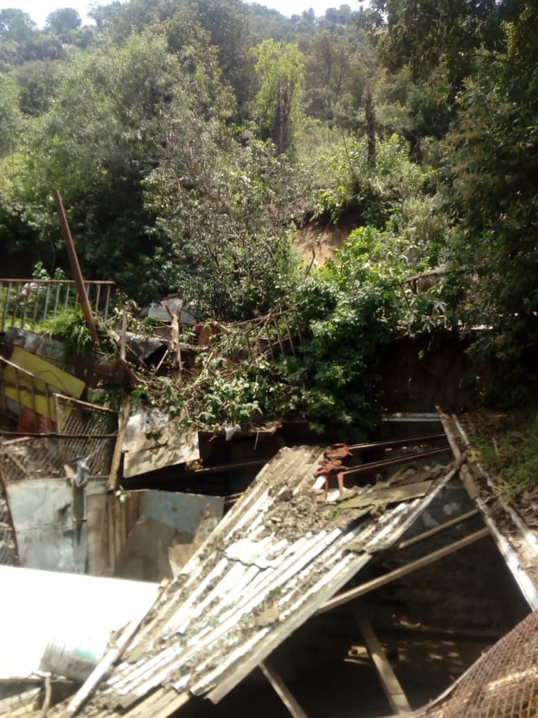 El deslave del cerro dañó una vivienda. (Jorge Becerril)
