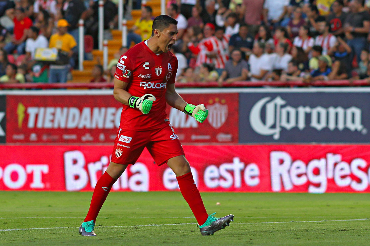 Hugo González festeja tras el segundo gol de Necaxa ante América (Imago7)