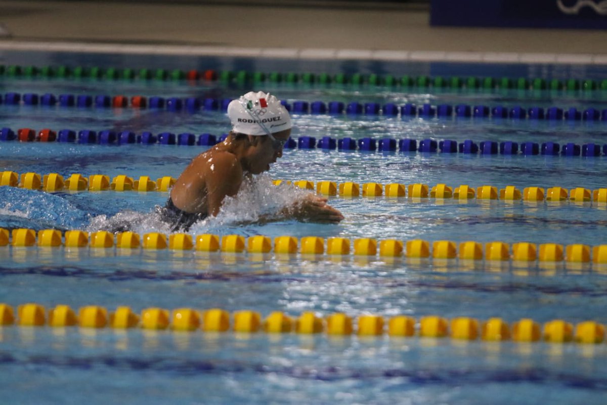Byanca Melissa Rodríguez ganó el oro en los 200 metros de pecho femenil de Barranquilla 2018 (Twitter @CONADE)