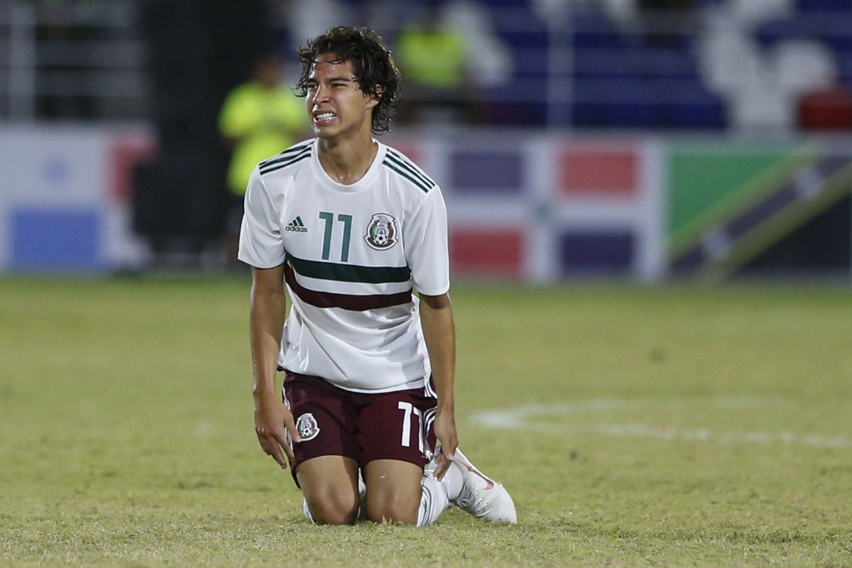 Diego Lainez en lamento tras la derrota (Imago7)