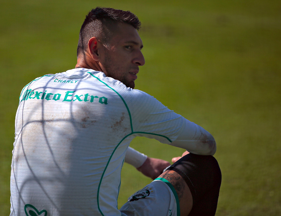 Jona no estuvo en el inicio de Santos vs Lobos. (Manuel Guadarrama)