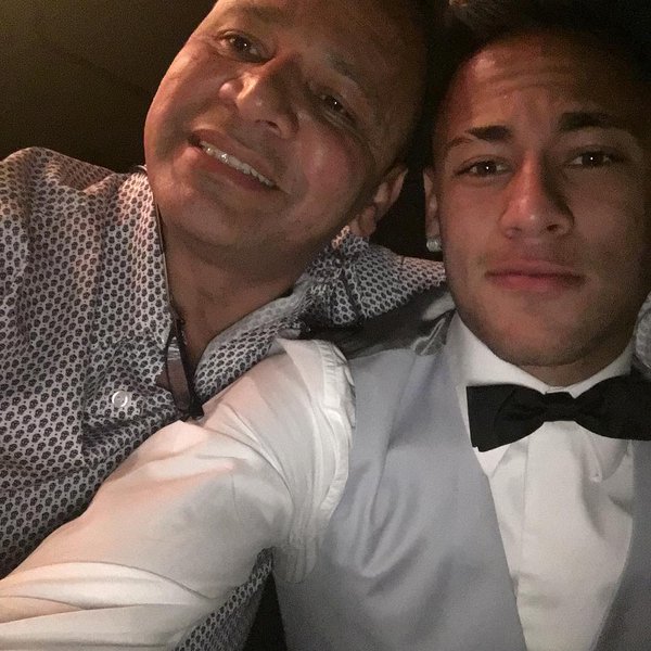 Neymar con su padre (Twitter @neymarjr)