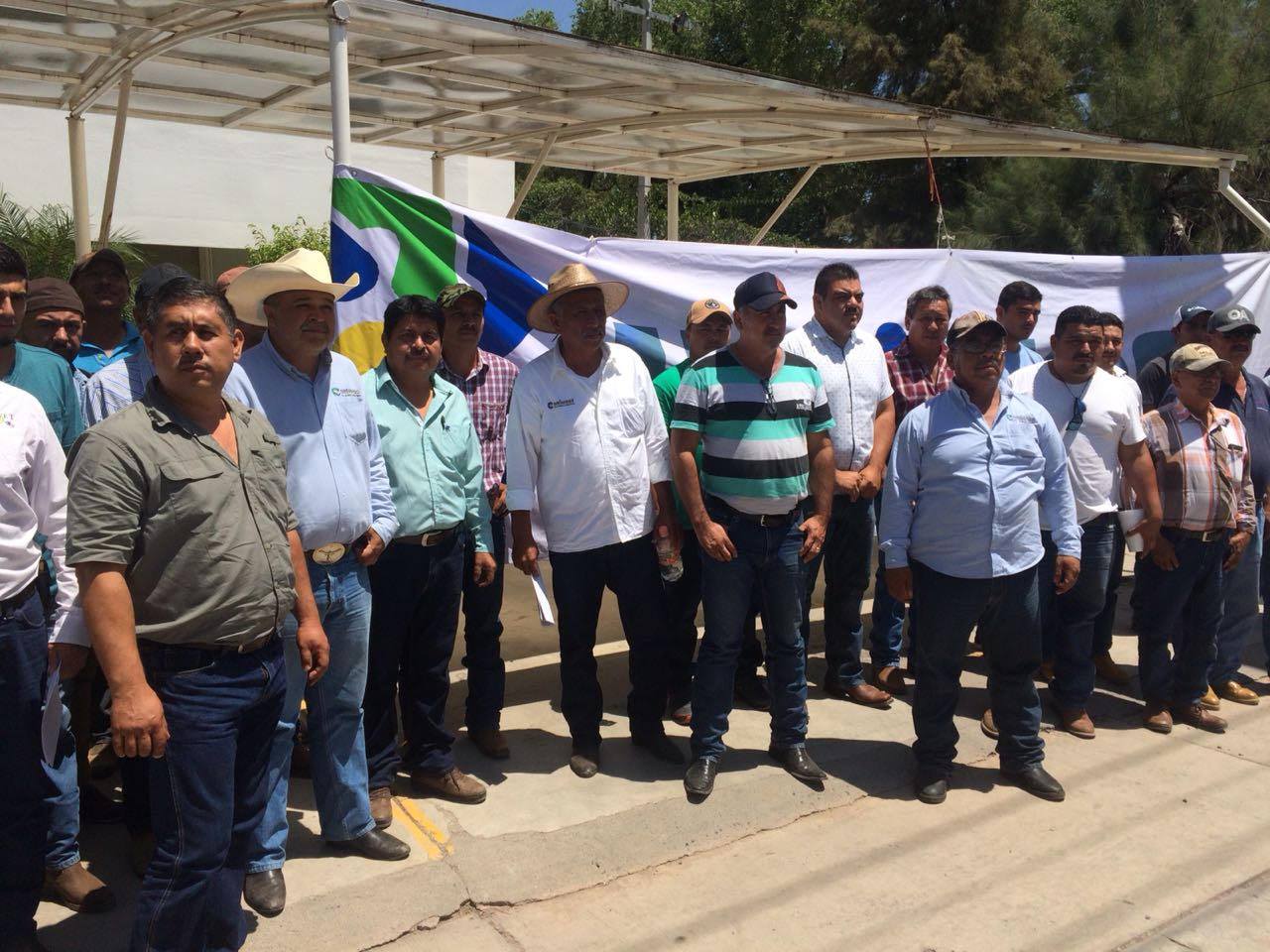 Por falta de pago campesinos amenazan con bloqueos.
