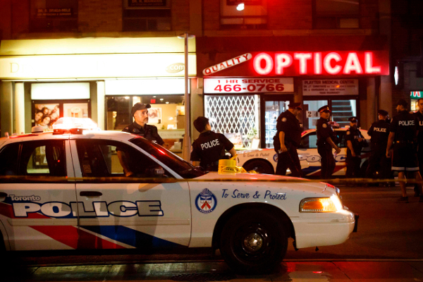 El tiroteo ocurrió anoche en una zona muy concurrida de Toronto. (AFP)