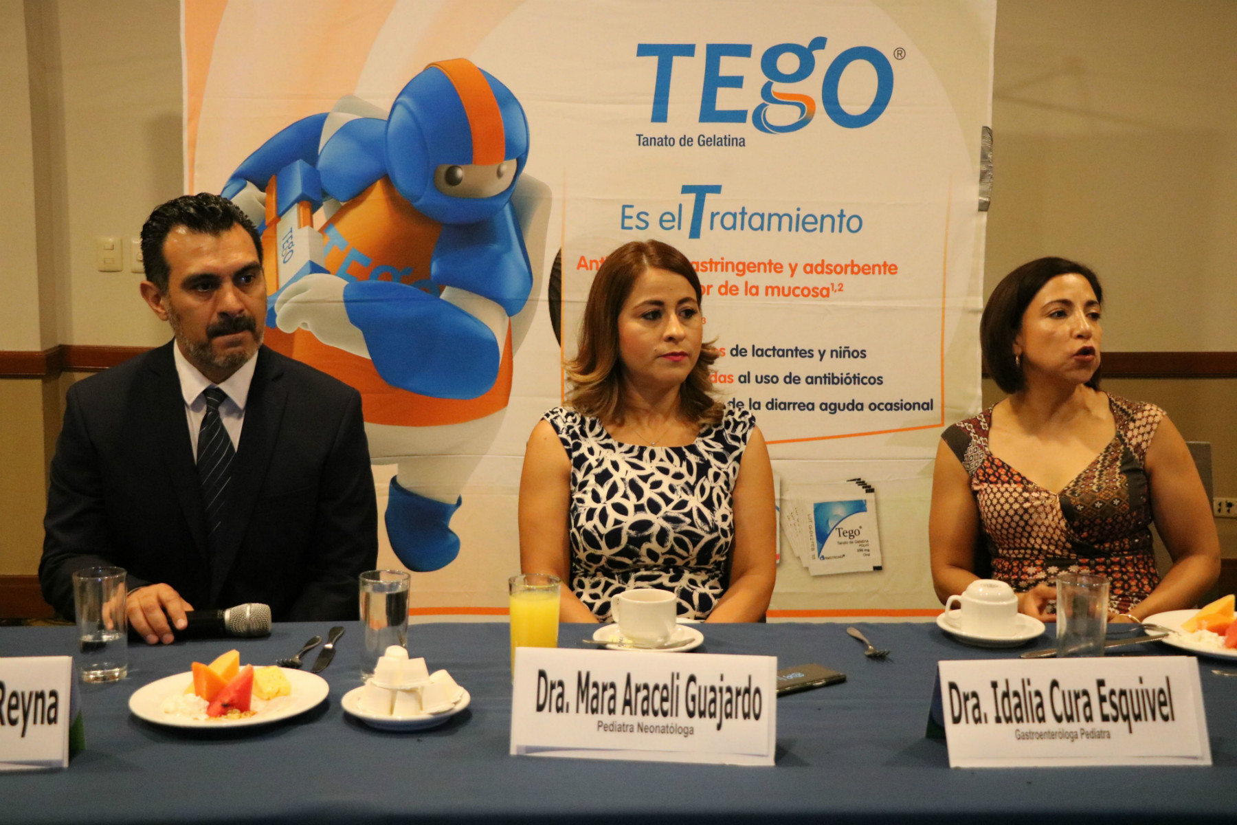 Dr. Juan Carlos Reyna, infectólogo pediatra; Dra. Mara Guajardo, neonatologa, Dra. Idalia Cura, gastroenterologa pediatra. (Foto: Gabriela Jiménez)