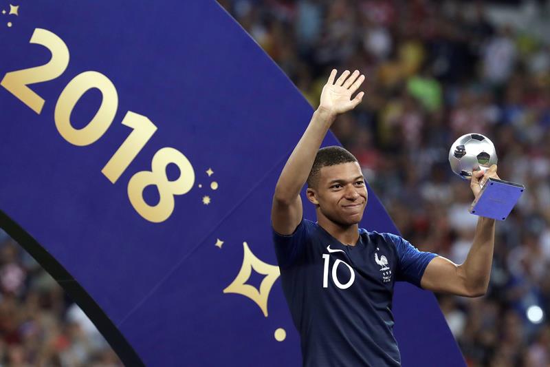 Mbappé obtuvo el galardón al mejor jugador joven del Mundial de Rusia 2018 (EFE)