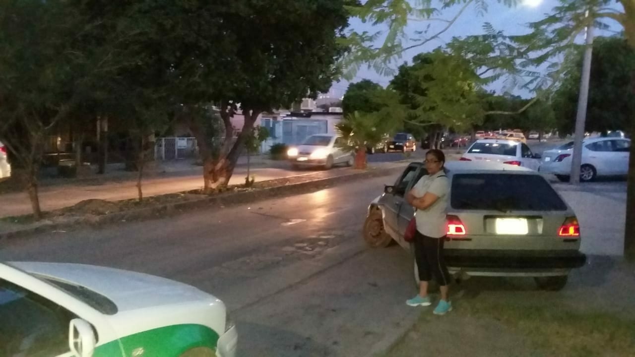 Choca contra árbol y abandona auto en Torreón- Grupo Milenio