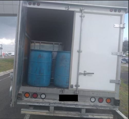 Las camionetas aseguradas contenían bidones con hidrocarburo (Especial)