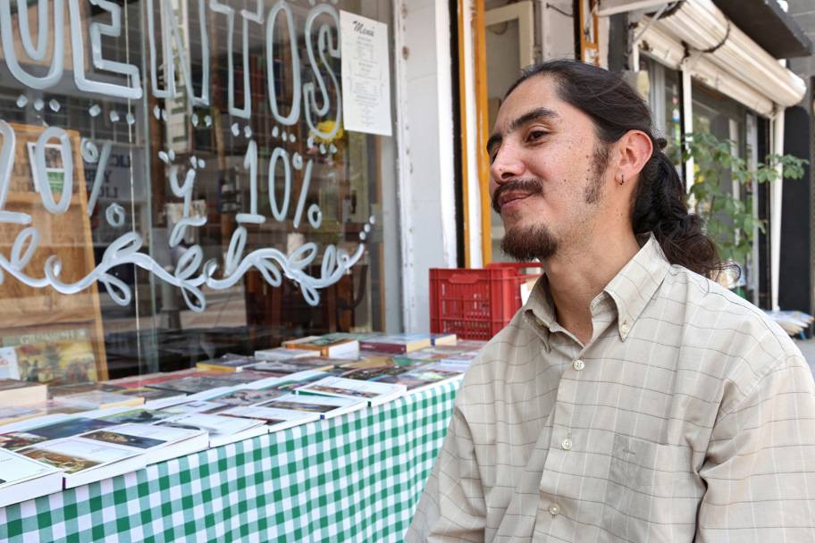 David Cano usa la poesía como respuesta al sectarismo literario