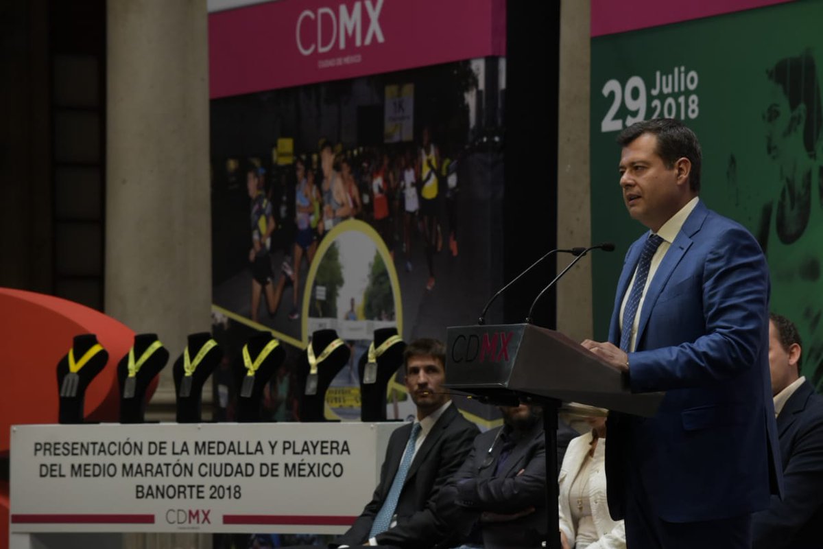 El jefe de Gobierno afirmó que "no le temblarán las piernas" para terminar la administración. (Twitter: @amievajoserra)
