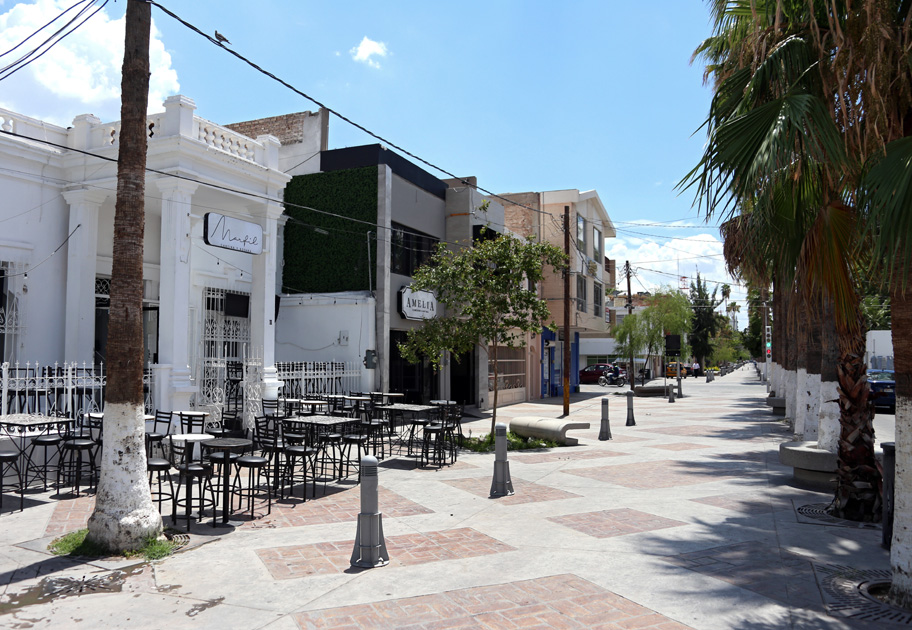 En el Paseo Morelos predominan los bares y restaurantes, por lo que es poca la actividad en la mañana. (Arturo Salazar)