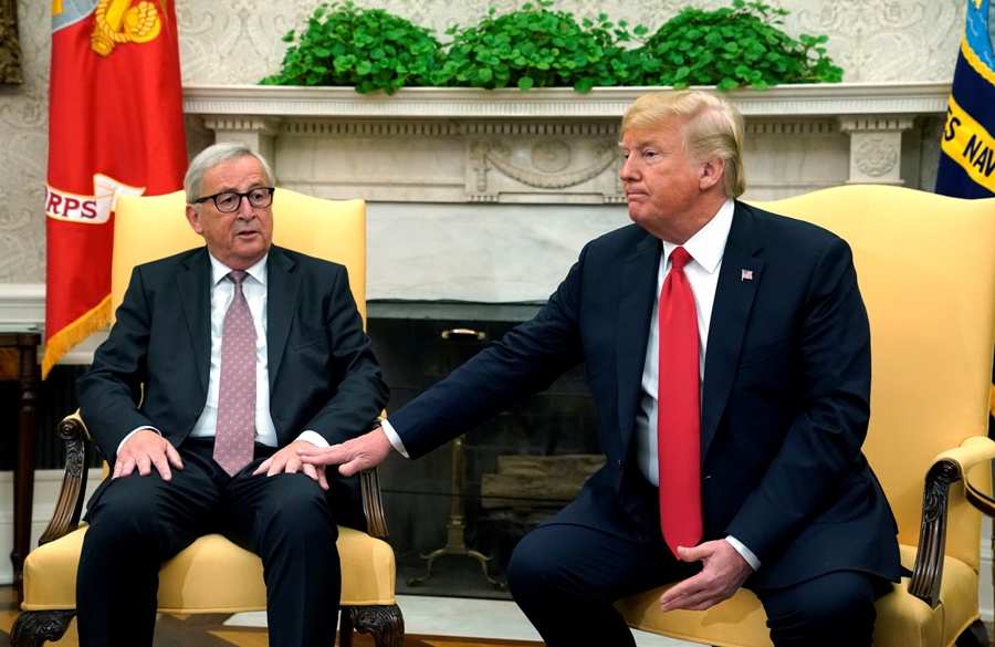 El presidente de Estados Unidos, Donald Trump, y el presidente de la Comisión Europea, Jean-Claude Junker. (AFP)