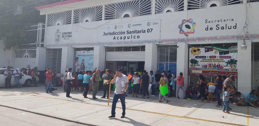 La protesta fue para exigir la presencia de médicos y enfermeras en los hospitales de la zona. (Javier Trujillo)