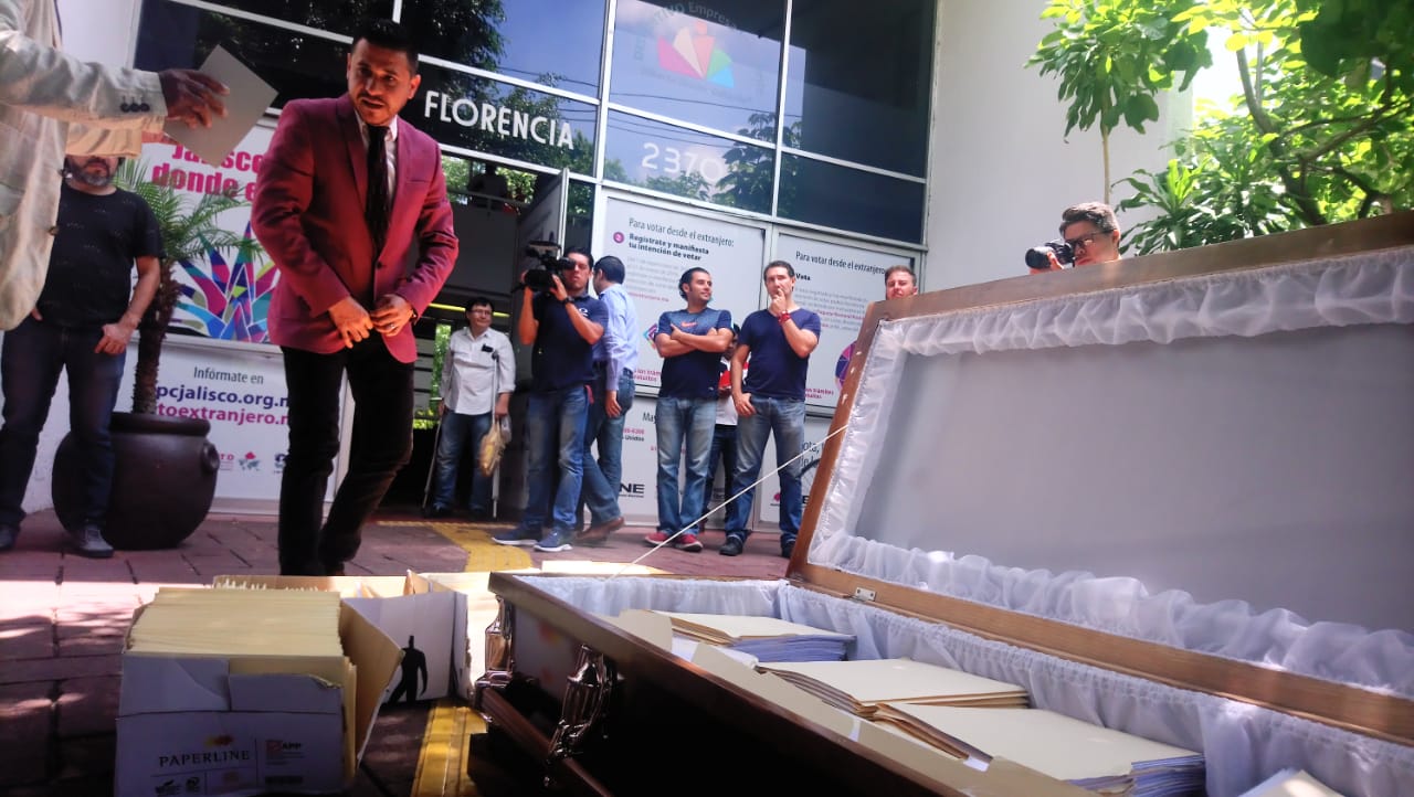 Ramón Sierra asegura que no cuenta con orden de aprehensión en su contra (Víctor Hugo Ornelas)