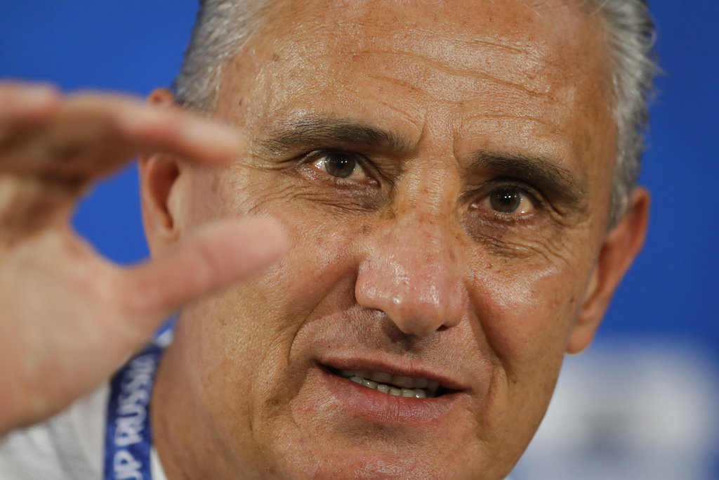 Tite seguirá como entrenador de la selección brasileña (AP)