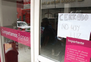 En cada apagón el comercio pierde miles de pesos.(José Luis Tapia)