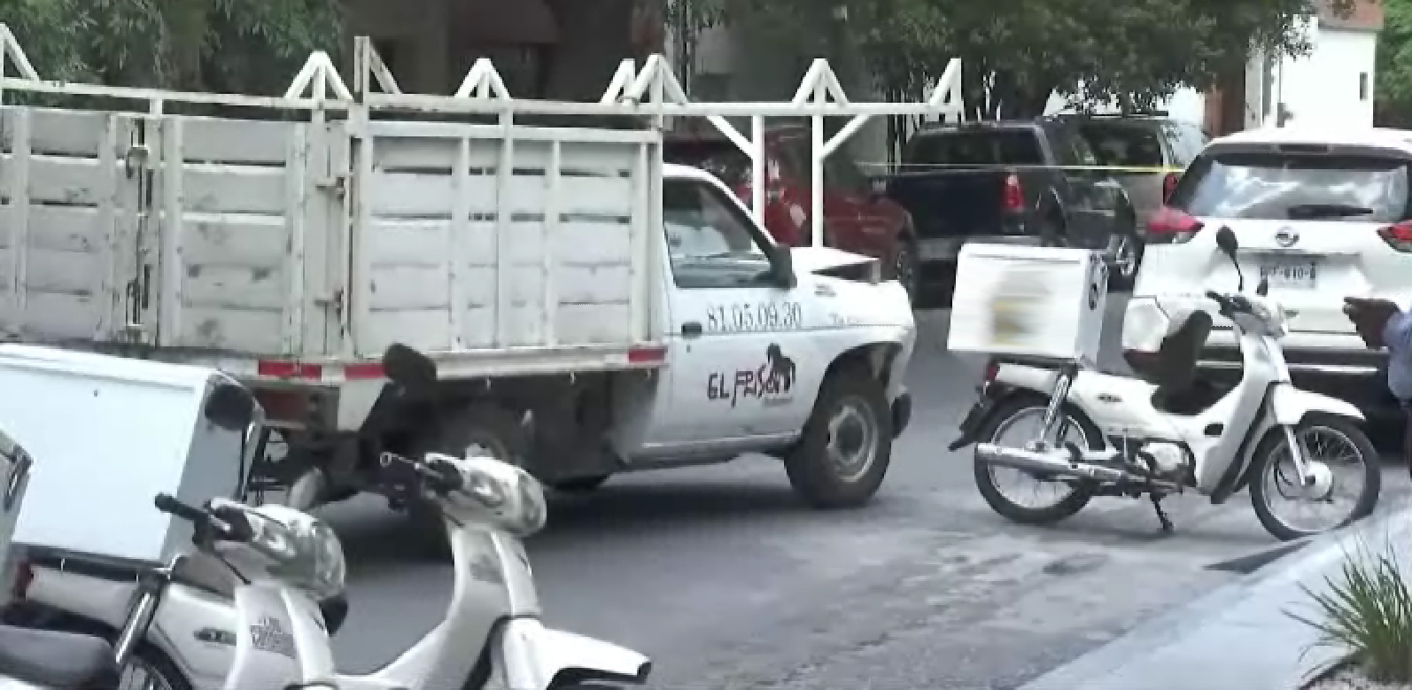 El hombre impactó la estaquita contra una X-Trail