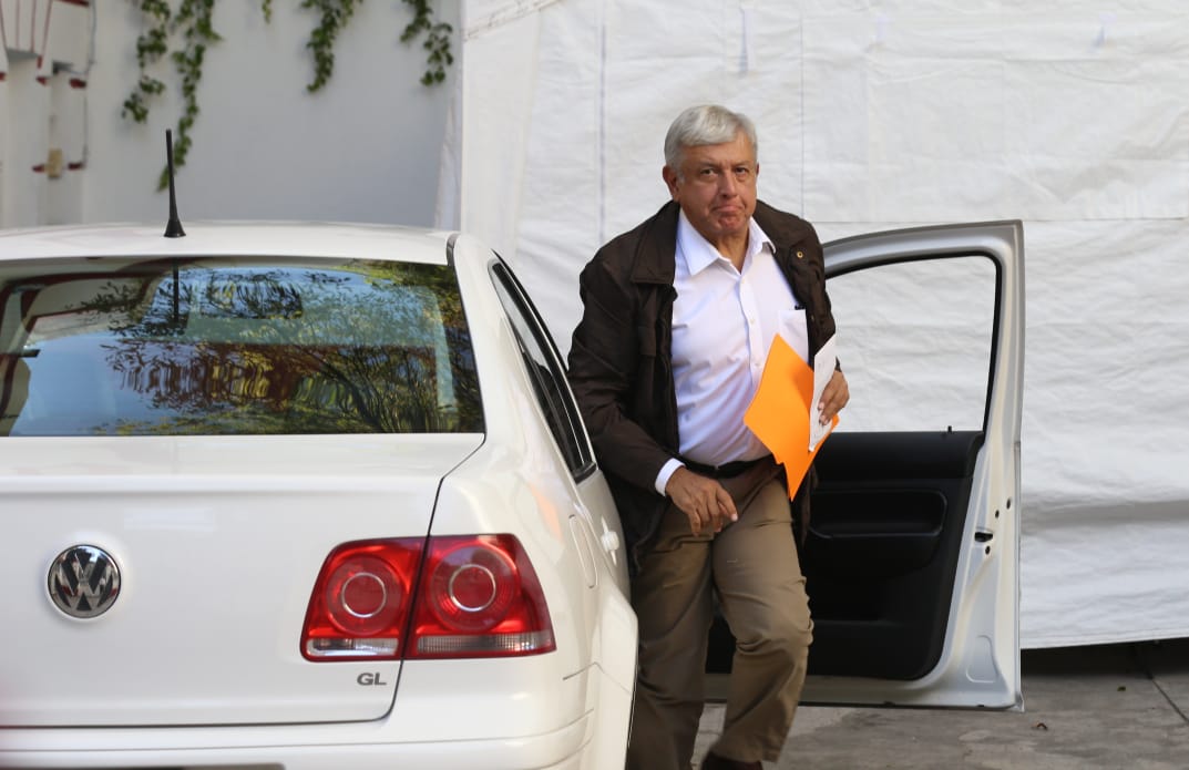 Andrés Manuel López Obrador a su llegada a la casa de transición. (Jorge González)