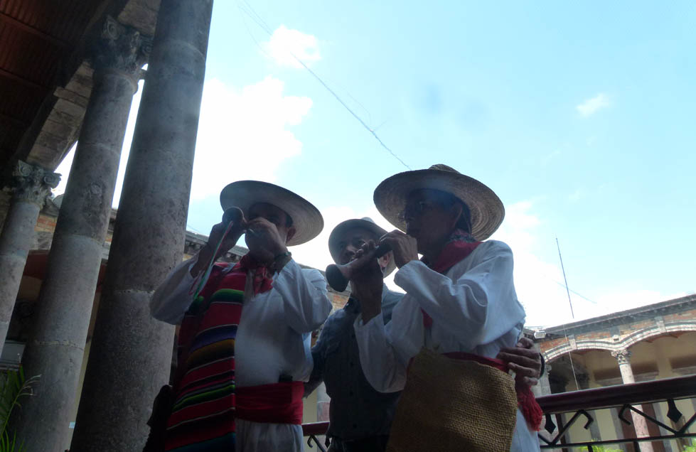 Chirimiyeros como Manuel López Morales, Chirimiyero Mayor de Autlán de Navarro trabaja en la declaratoria de Patrimonio Cultural (Cortesía)