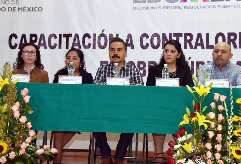 El secretario durante el evento (especial).
