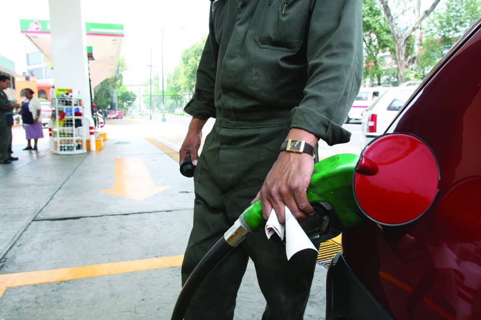 Actualmente el país cuenta con 11,735 estaciones de servicio, de las cuales 2,578 operan bajo nuevas marcas, las demás bajo el control de Pemex.