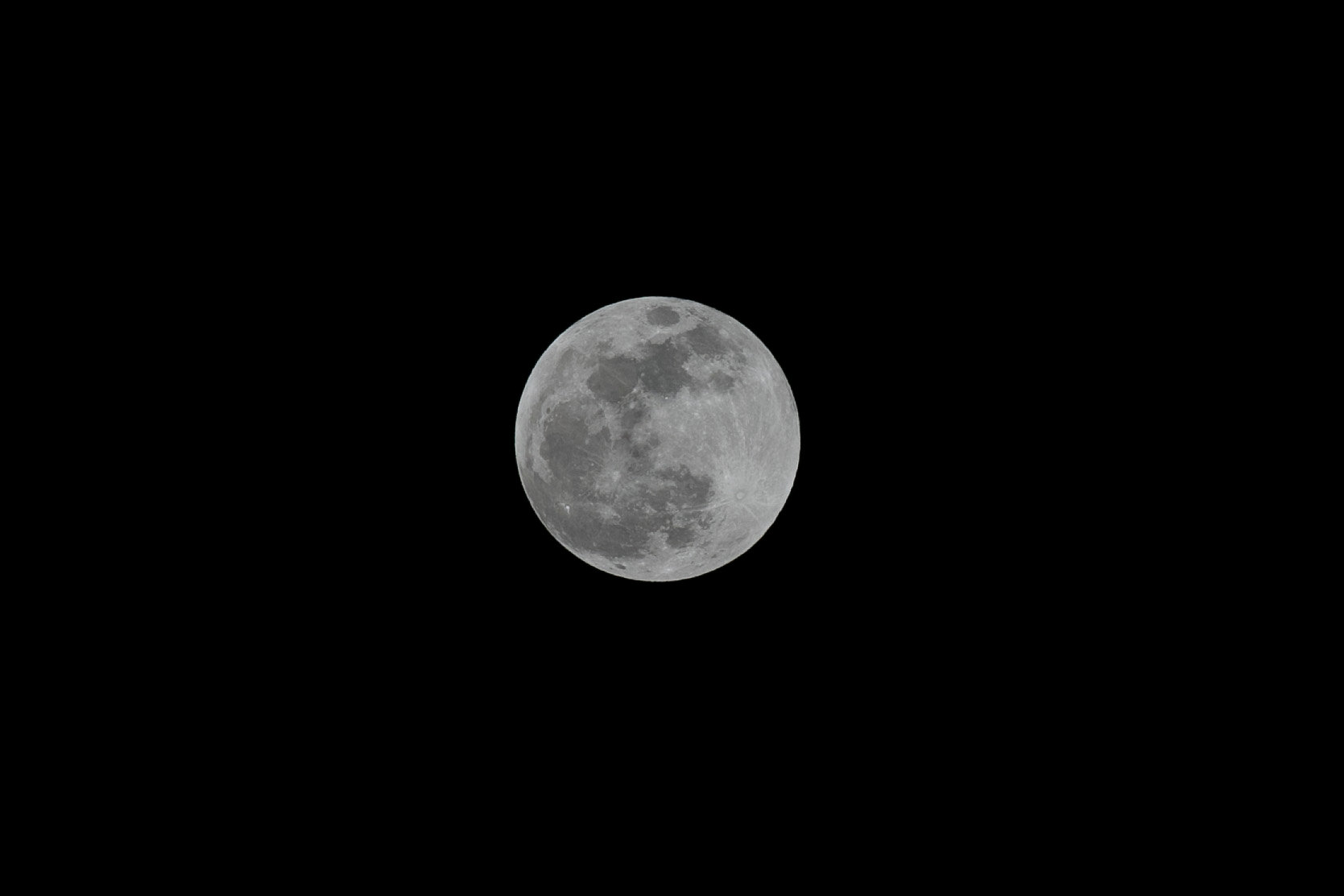 Luna llena sobre Nairobi, Kenia. (Reuters)