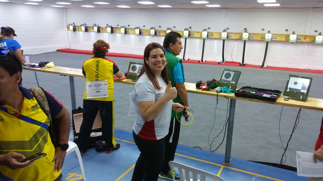 México ganó oro en tiro deportivo por equipos femenil (Carlos Cruz)