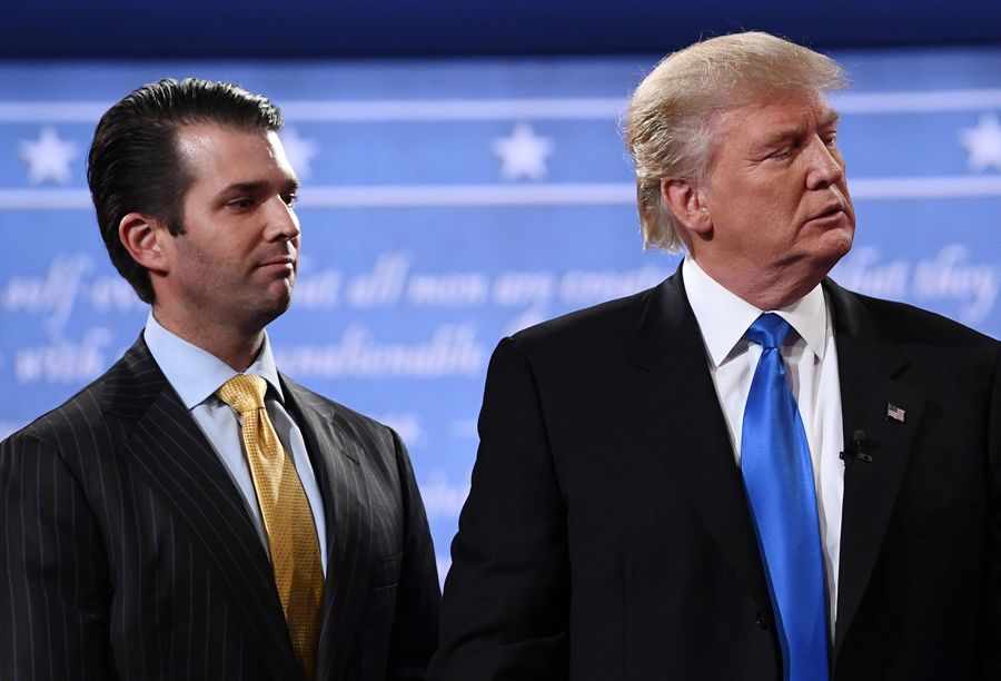 El presidente de Estados Unidos, Donald Trump, y su hijo Donald Trump Jr, quien quedó como encargado de los negocios de su padre.