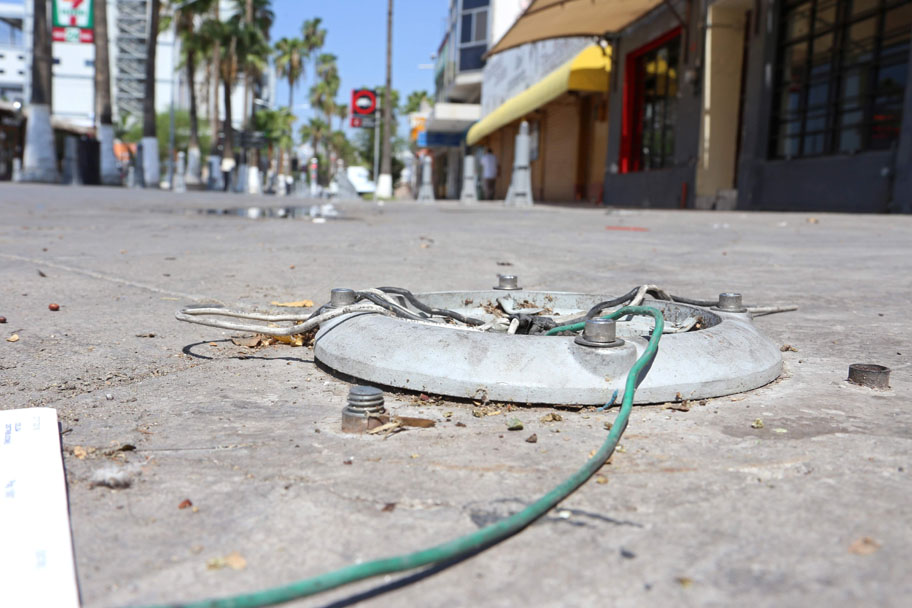 El corredor contaba con mil 128 bolardos, se desconoce el número que tendrán que cambiarse. (Arturo Salazar)