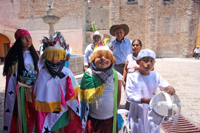 Los niños participaron en un baile tradicional de Teopantlán denominado "Las Moras" (Andrés Lobato)