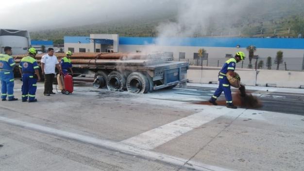 Los Jaguares de Santa Catarina evitaron que el accidente se agravara. (Foto: Especial)