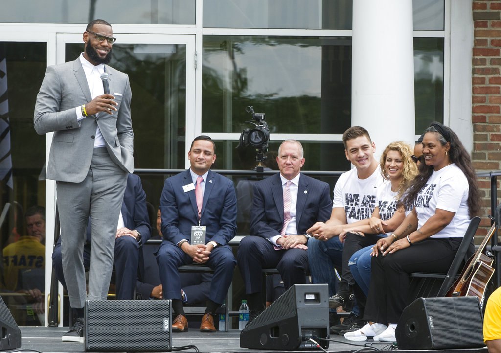 LeBron James fundó una escuela (AP)