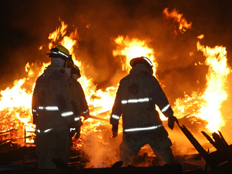 El tejaban se incendió por completo. (Foto: Pamela Villanueva)