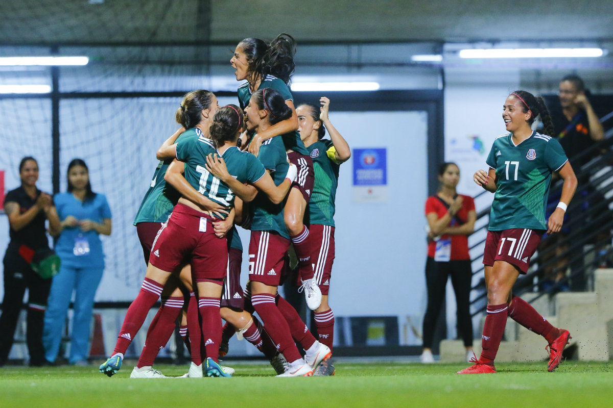 El Tri femenil celebra tras el gol de Charlyn Corral (Imago7)