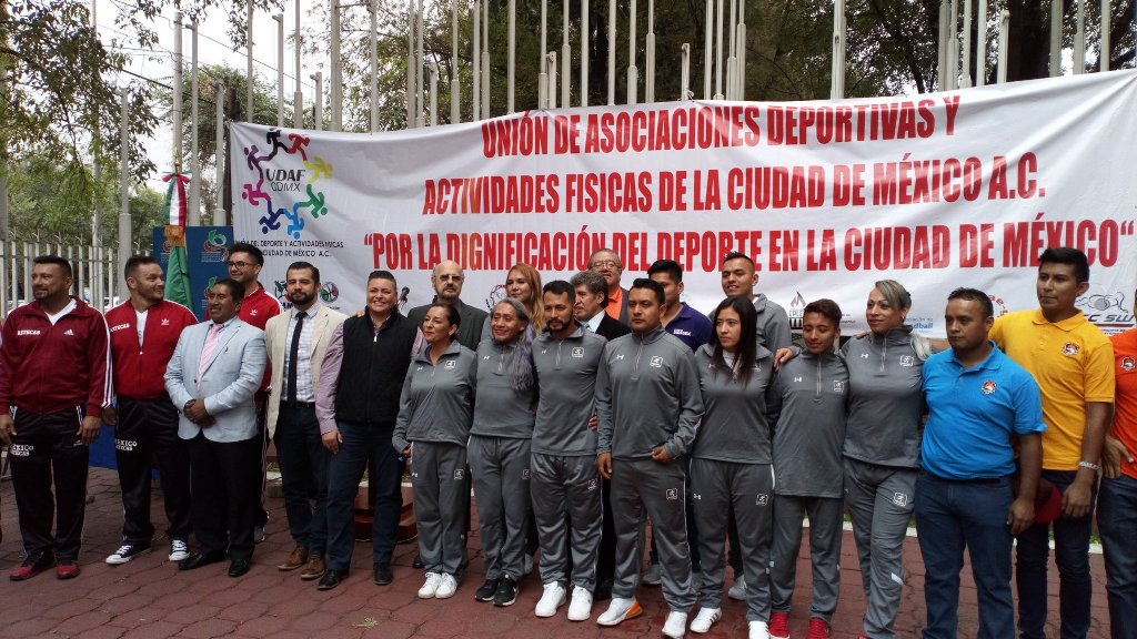 Abanderan a deportistas que participarán en los Gay Games 2018 (Lenin Patiño)