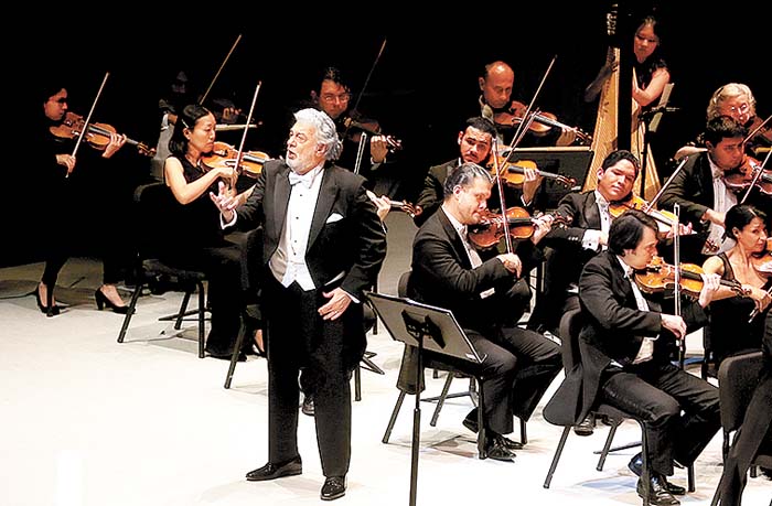 Actualmente Domingo alterna su carrera de cantante con la de director.