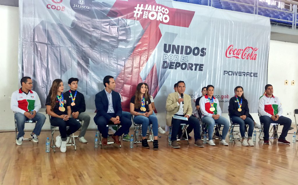 André Marx Miranda presidió el evento en el que felicitó a los atletas y entrenadores por lo que ganaron en Barranquilla. (Cortesía)