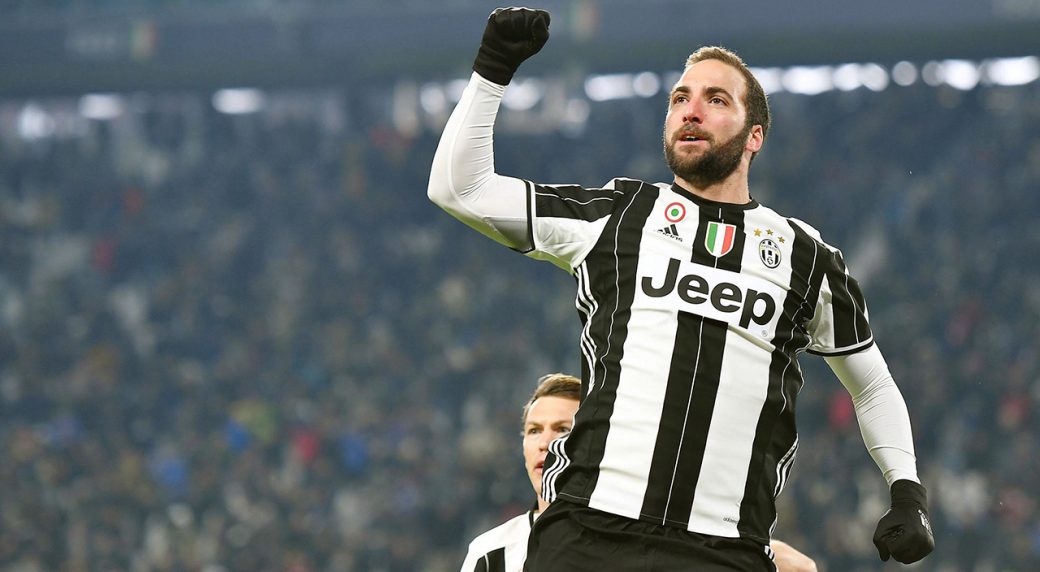 Gonzalo Higuaín durante un partido de la Juventus (AP)