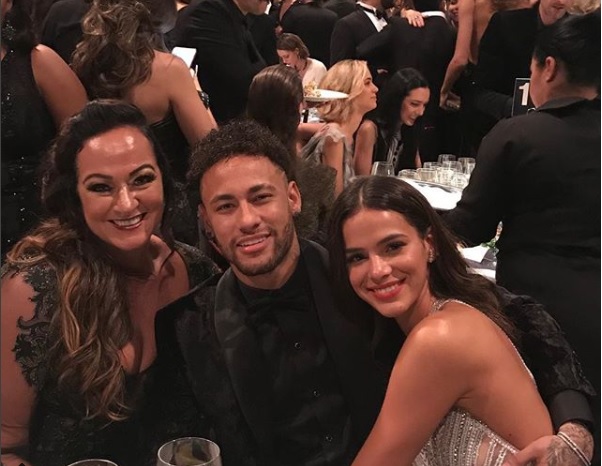 Neymar junto a su madre y su novia (Instagram @nadine.goncalves)