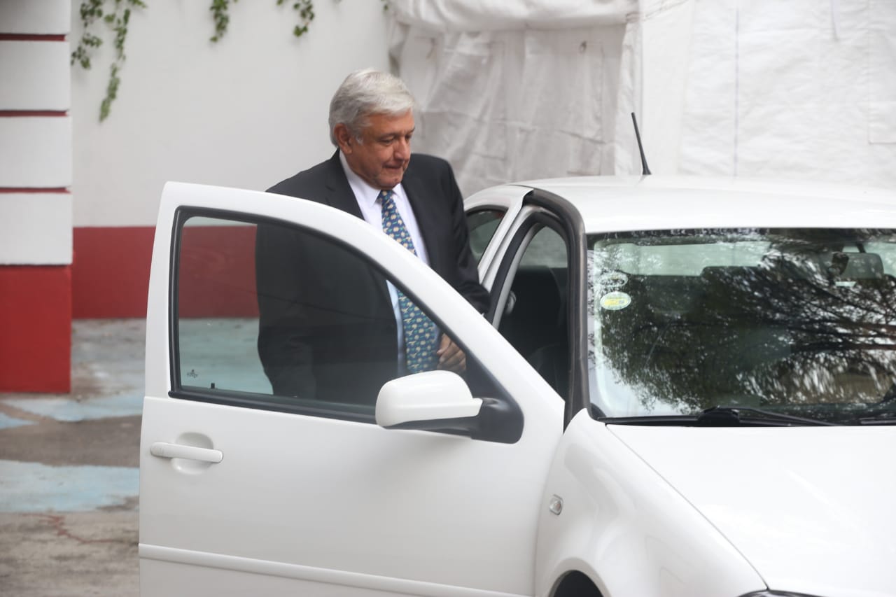 Salida de Andrés Manuel López Obrador de la casa de transición en la Ciudad de México (Javier García)