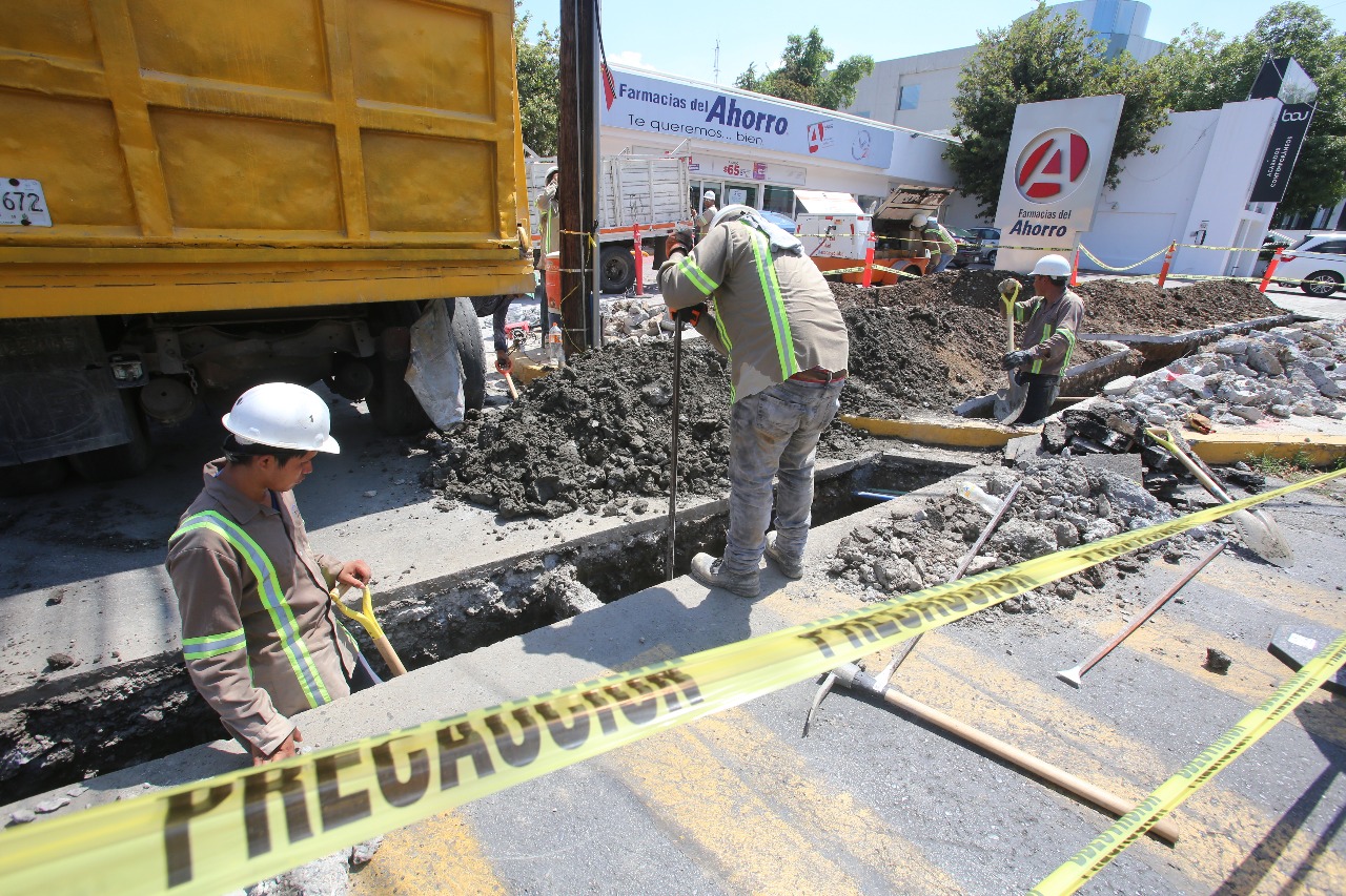 Las obras ocasionan el cierre parcial de algunas vías y accesos a locales.  (Roberto Alanís).