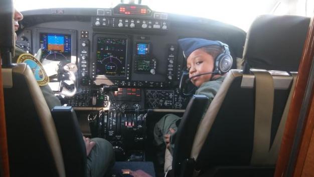 Alejandro de Jesús  portó un uniforma de piloto en su recorrido. (Foto: Zyntia Vanegas)