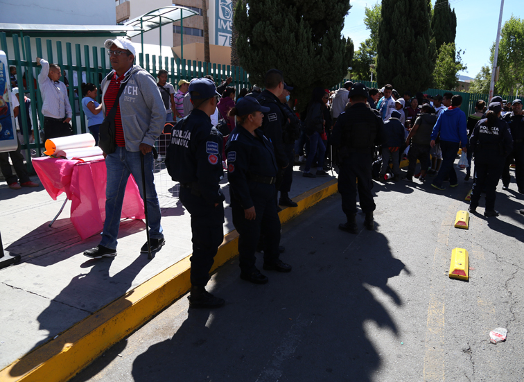 Manejarse de acuerdo con la ley municipal será la forma de lidiar con los comerciantes ambulantes. (Jorge Sánchez)